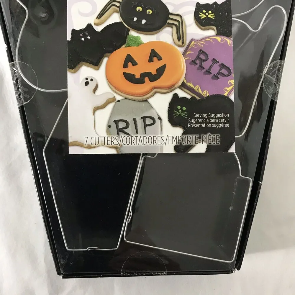 Wilton Coffin Cookie Cutter 7 Set Box NEW Halloween W0925 Pumpkin Cat Bat Ghost